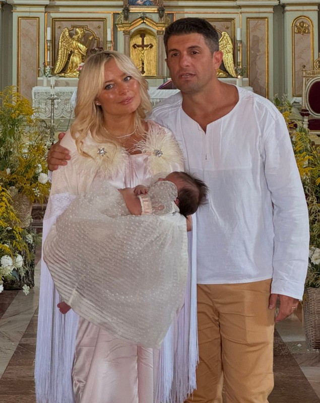 Laura Cosoi, despre viața cu patru copii. Cosmin Curticăpean îi e cel mai mare ajutor: „Parcă nimic nu e greu pentru el”