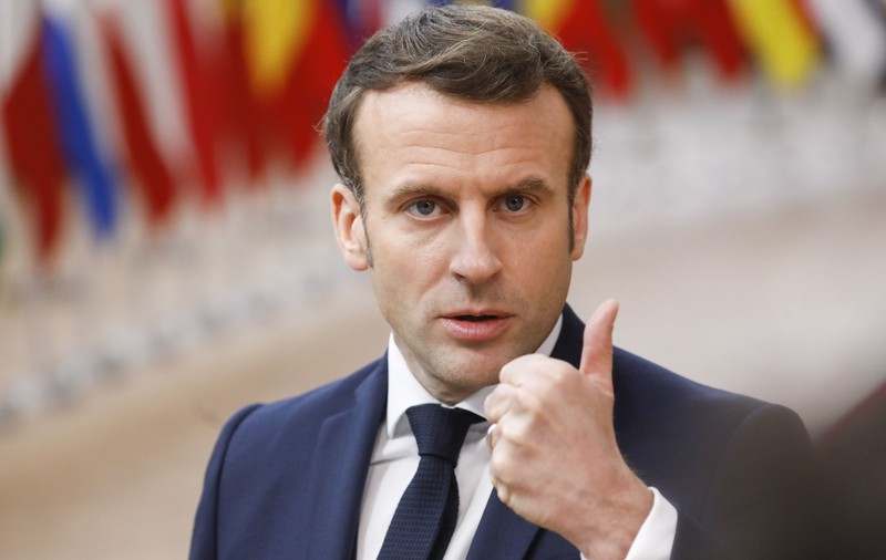 Şeful de cabinet al lui Macron, testat pentru coronavirus. Oficialul va lucra de acasă