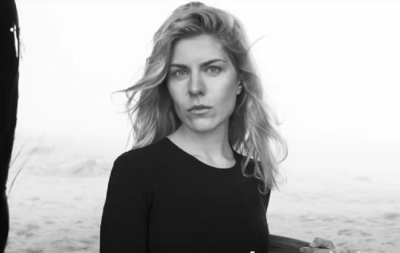 Fiica șefului corporației ruse de stat Rostec, sancționată în UE din cauza unei ședințe foto pentru calendarul Pirelli. Fotograf: „Mi-a plăcut fața ei, am pus-o lângă 14 mari actrițe”