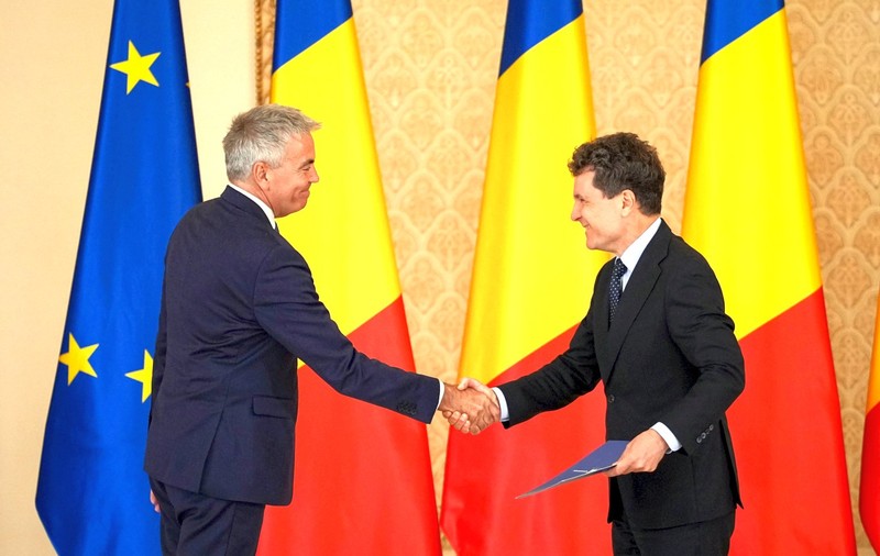 Guvernul anunță „cel mai crunt scenariu” și o Ordonanță Trenuleț pentru taxele mărite. „Putem fi ca Grecia 2010”, avertizează Dragoș Anastasiu
