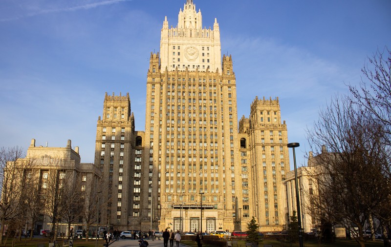 Rusia a introdus cote pentru numărul de diplomați ai României la Moscova, „ca răspuns la limitele impuse ambasadei de la Bucureşti”. Reacția MAE