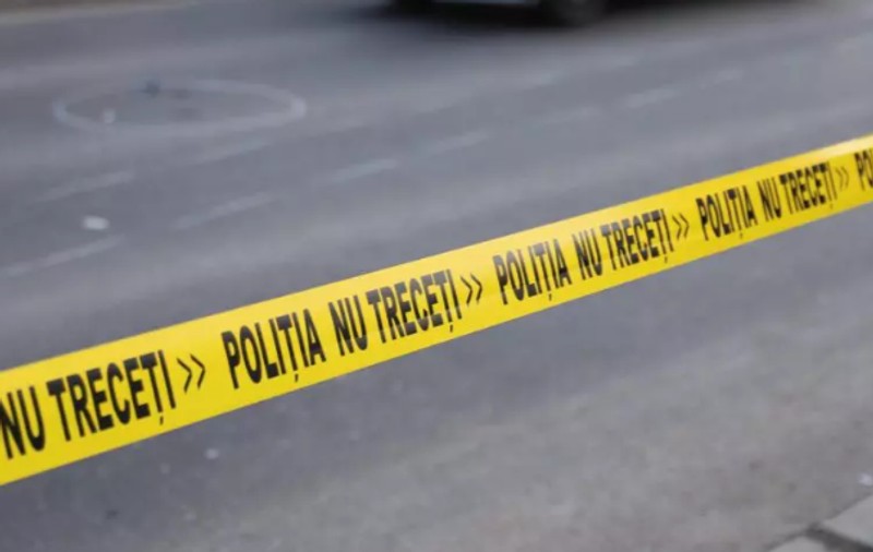 Soț și soție, găsiți împușcați în propria casă, în Harghita. Polițiștii au găsit lângă cei doi un pistol