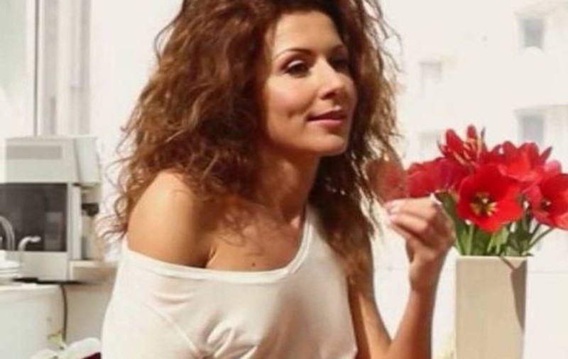 Carmen Brumă, perfectă în costum de baie. Nici nu zici că a născut în urmă cu un an