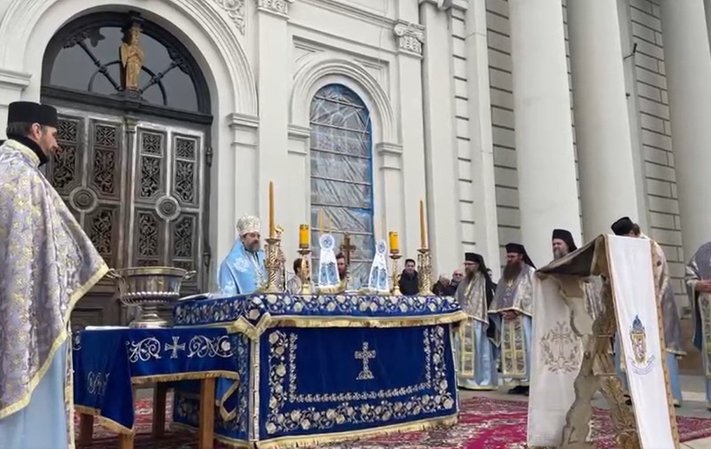 Mii de oameni au mers la Catedrala Mitropolitană din Iași pentru slujba de Bobotează | VIDEO