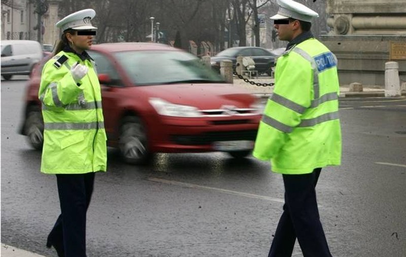 Farsă? Nu, e pe bune! Șoferii au primit BERE de la Poliția Rutieră