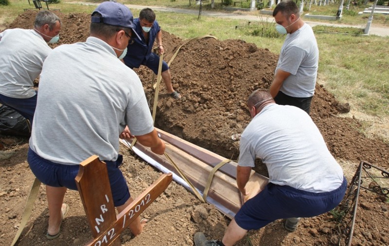 MORŢII îngropaţi în cimitirul Străuleşti 2 NU AU NUME, CI CODURI!