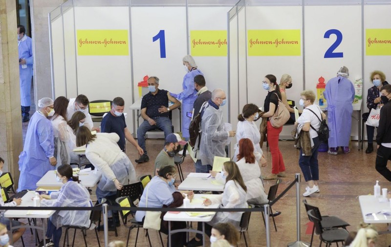 Peste 11.000 de români, imunizaţi cu prima doză, în ultimele 24 de ore