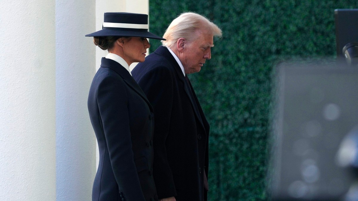 Ținuta Melaniei a atras toate privirile, în ziua învestirii lui Donald Trump. FOTO: Profimedia