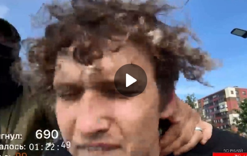 Momentul în care un youtuber rus este reținut și arestat, în timp ce era în direct: „Cine o să vină? Nu-mi pasă!” | VIDEO