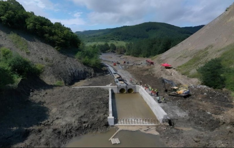 Barajul de deviere de la Praid a cedat în fața ploilor din ultimele zile, zona din jurul Salinei este din nou inundată