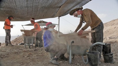 O piramidă ascunsă, îngropată timp de 2.200 de ani, a fost dezgropată alături de multe comori