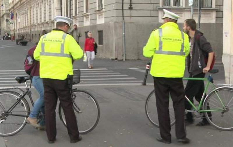 Senatorii juriști au redus amenzile pentru bicicliști; Aceștia vor fi sancționați doar cu maxim 5 puncte amendă