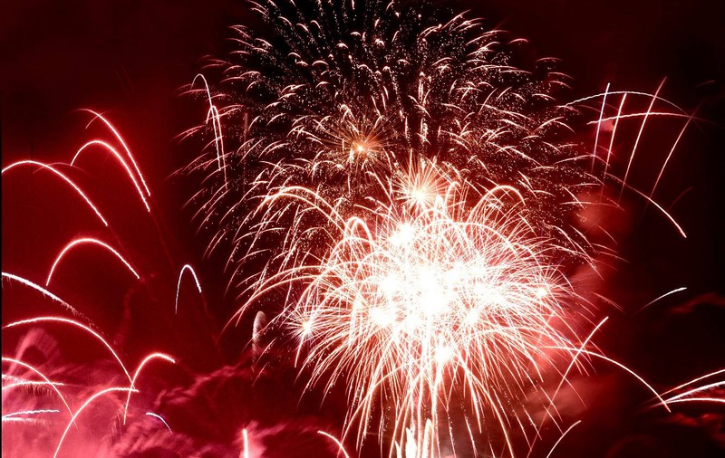 O AVERE! Cât au cheltuit românii de Revelion