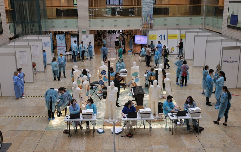 Prefectul Capitalei a anunțat că rata de vaccinare cu prima doză a trecut de 50%, pentru ca apoi să corecteze procentul. „Am interpretat greșit”