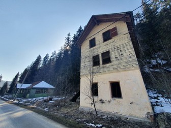 Clădirile ridicate în anii ’70 au fost abandonate