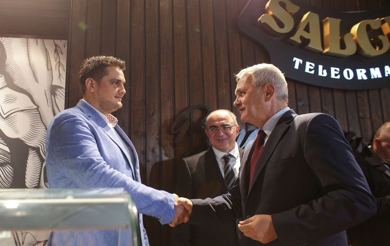 Scandal înainte de meciul FC U Craiova cu echipa lui Dragnea Jr. Fanii oltenii l-au înjurat pe liderul PSD şi nu au fost lăsaţi la meci