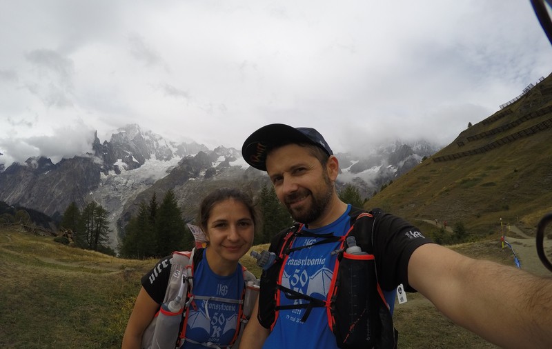 Soții Adriana și Adrian Ploșniță, sute de kilometri de dragoste și alergare. Au participat la UTMB / GALERIE FOTO