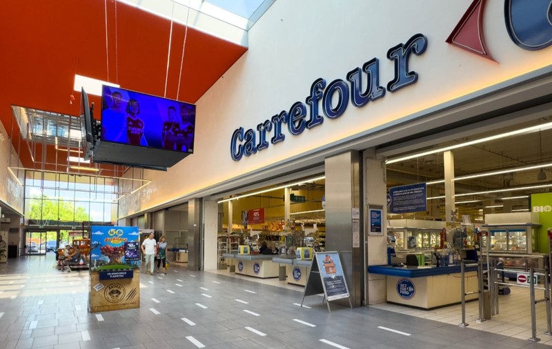 Ce nume vor avea magazinele Carrefour, după ce au fost cumpărate de frații Pavăl, proprietarii Dedeman