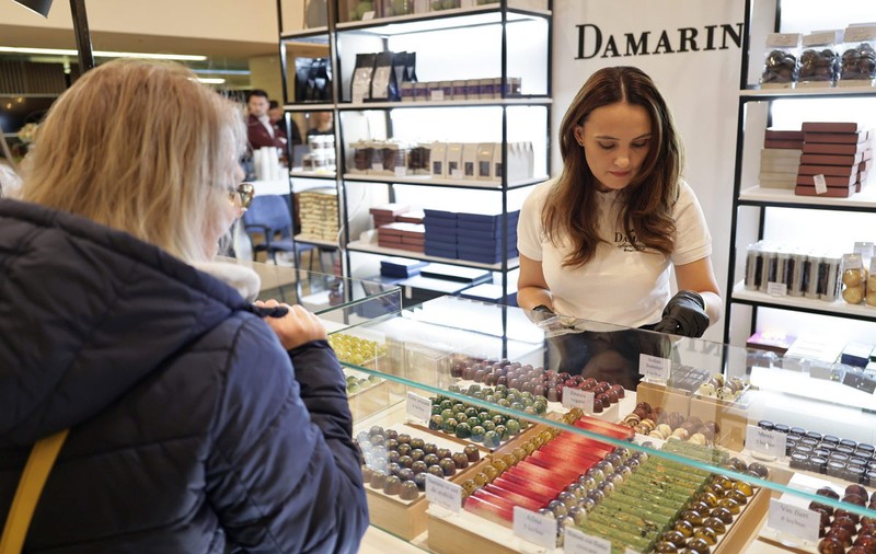 Chocolate Saga 2025: festivalul care sparge toate regulile la Biblioteca Națională. Ciocolată cu vin roșu, parfumuri de lux și praline cu ardei iute