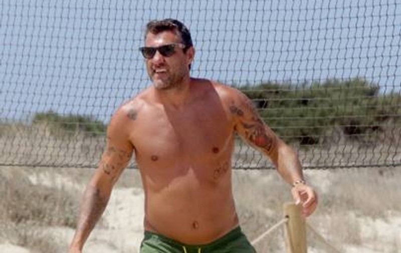 GALERIE FOTO / Cuceritorul Vieri nu se potolește: are burtă, dar nu-l ocolesc fetele superbe