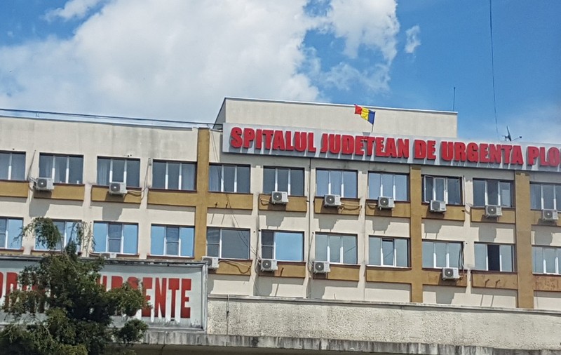 Un pacient s-a aruncat pe geam, de la etajul I, la Spitalul Județean de Urgență Ploiești. Spitalul a deschis o anchetă internă