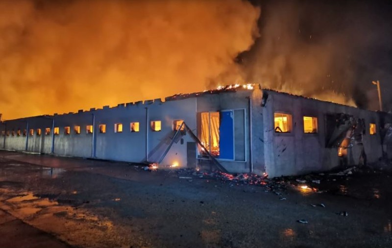 Fabrică de pâine din Constanța, mistuită de flăcări. Nu sunt victime