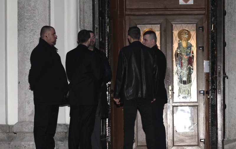 BODYGUARZII AU ÎNCHIS BISERICA, la botezul fetiţei lui Pepe | FOTO