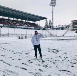Zăpadă pe stadionul din Cluj-Napoca