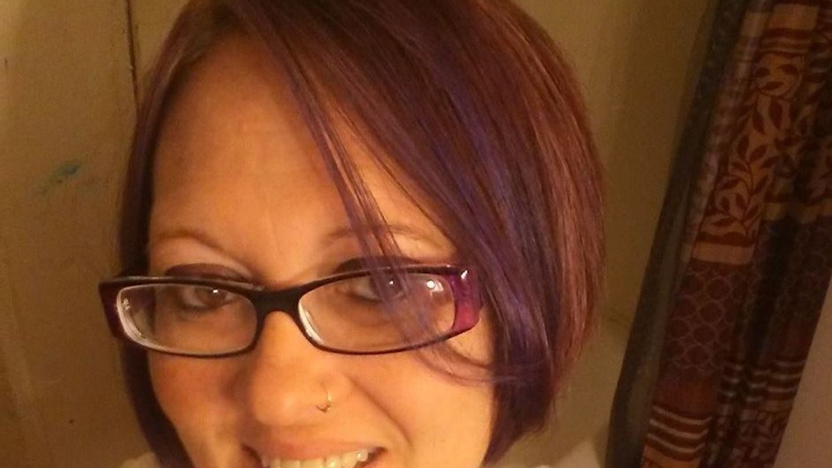 O femeie a fost concediată după ce a anunțat că nu poate ajunge la serviciu pentru că fiul ei era grav bolnav
