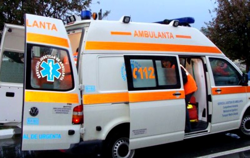 O bătrână din Iași a băut lichid de parbriz, din greșeală. Medicii sunt rezervaţi în privinţa şanselor ei de supravieţuire