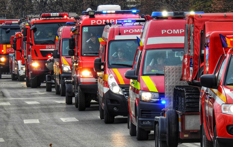 Panică în Alba Iulia: un copil care s-a jucat cu o brichetă a provocat un incendiu într-un supermarket din mall