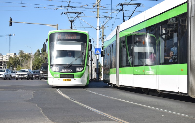 Două tramvaie s-au ciocnit în București: un copil a ajuns la spital după ce a fost rănit ușor