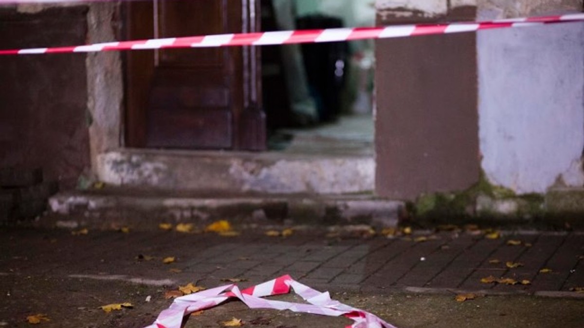 Un bărbat s-a sinucis aruncându-se de la etajul 9! Abia se întorsese de la muncă pentru sărbătorile de iarnă