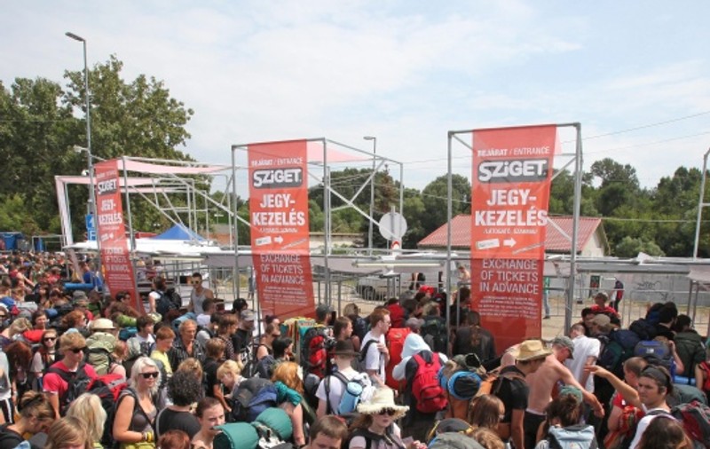 Hoţi români, prinşi la Festivalul de la Sziget