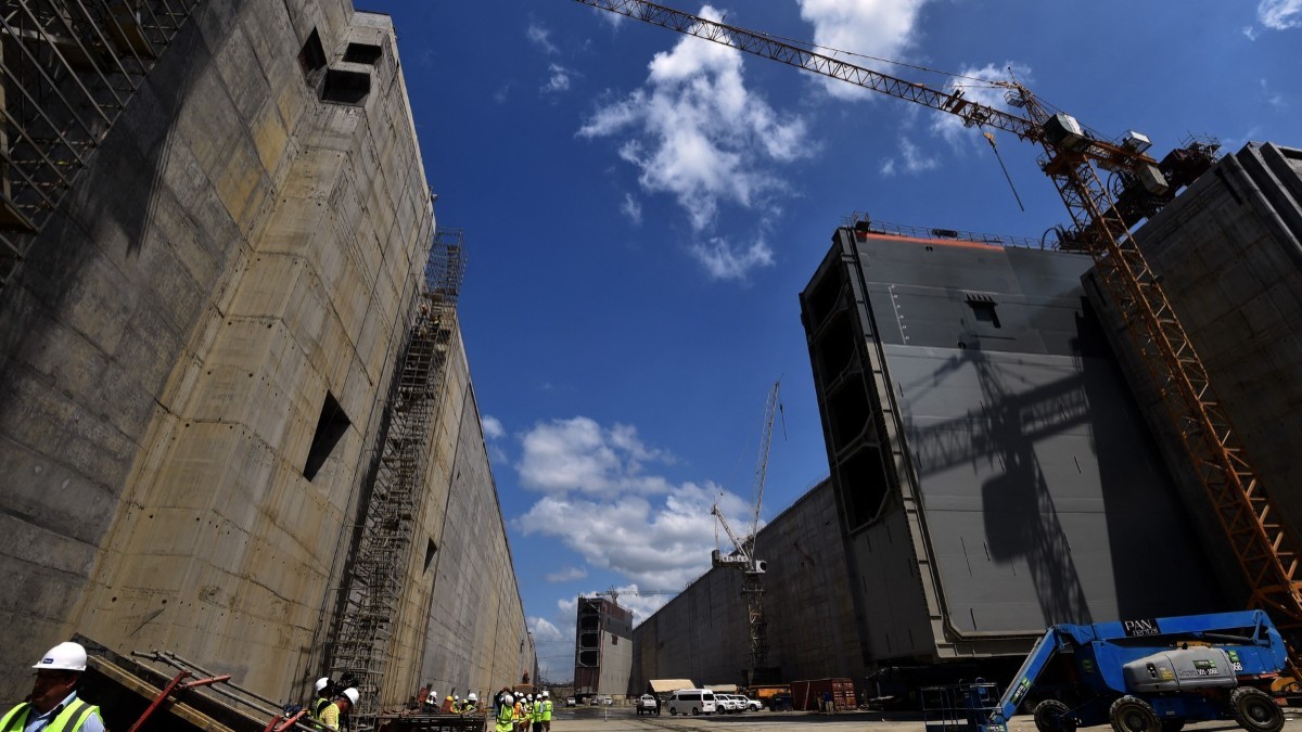 Zidurile de beton de zeci de metri construite pentru fundația insulei energetice din Marea Nordului.