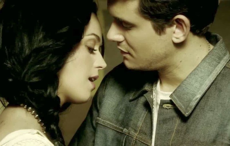 Katy Perry a lansat un nou clip, împreună cu iubitul ei: «Who You Love» | VIDEO 