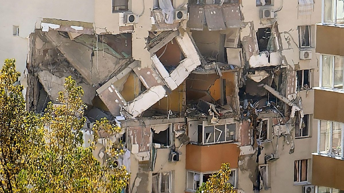 Imaginea arată apartamentele distruse după explozia din Prahova, din 17 octombrie 2025