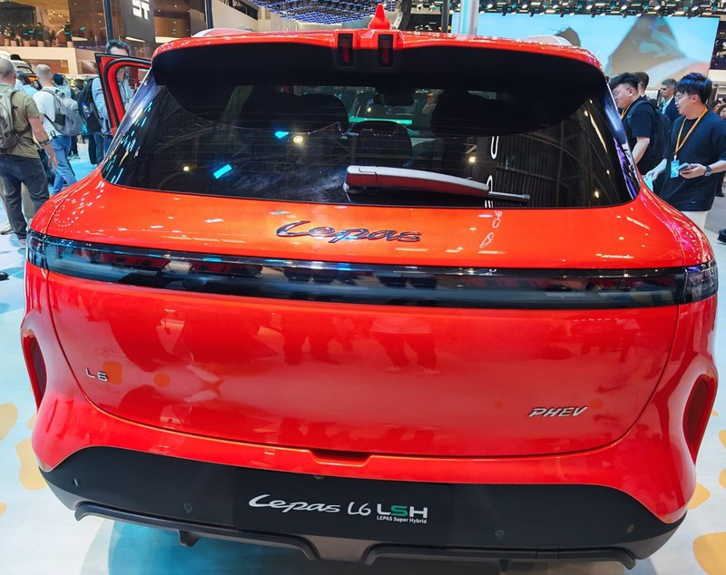 O marcă nouă chineză de mașini care se va vinde și în România a fost lansată în prima zi a Salonului Auto de la Beijing