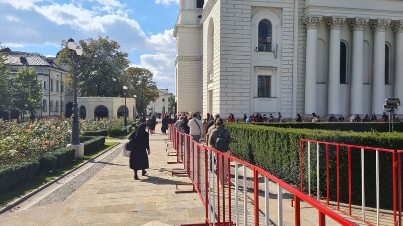 Traseul pelerinilor este gândit în așa fel încât nimeni să nu se poată opri