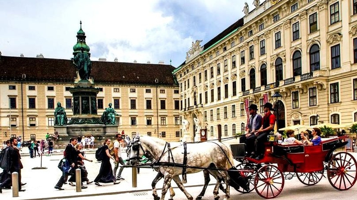 Trăsură cu cai prin Viena, capitala Austriei