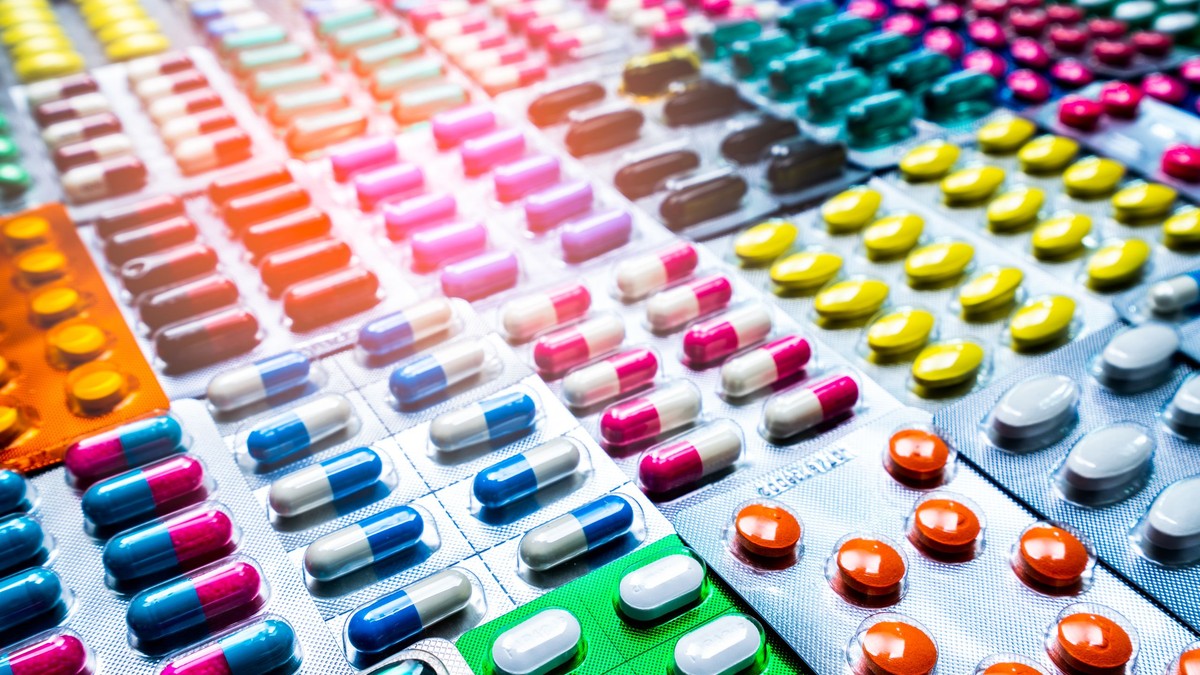 Distribuitorii de medicamente trimit la export in detrimentul pacientilor romani