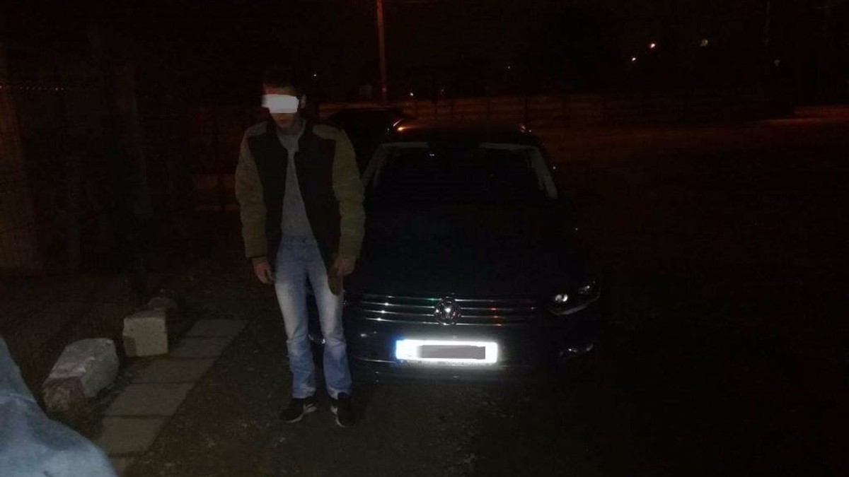 Angajatul unui service din Timișoara a furat o mașină din unitate pentru o plimbare nocturnă cu prietenii