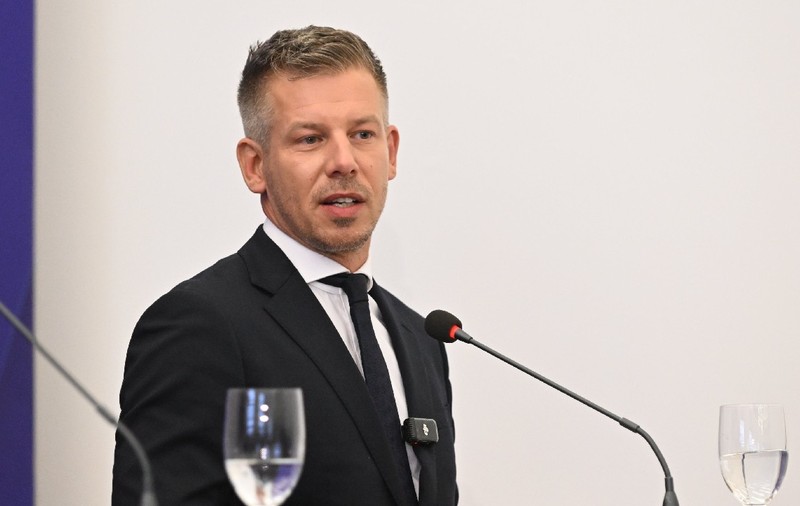 Peter Magyar, prim-ministrul Ungariei  la o conferință de presă comună după participarea la summitul V4 de la Bratislava, Slovacia, pe 10 septembrie 2026