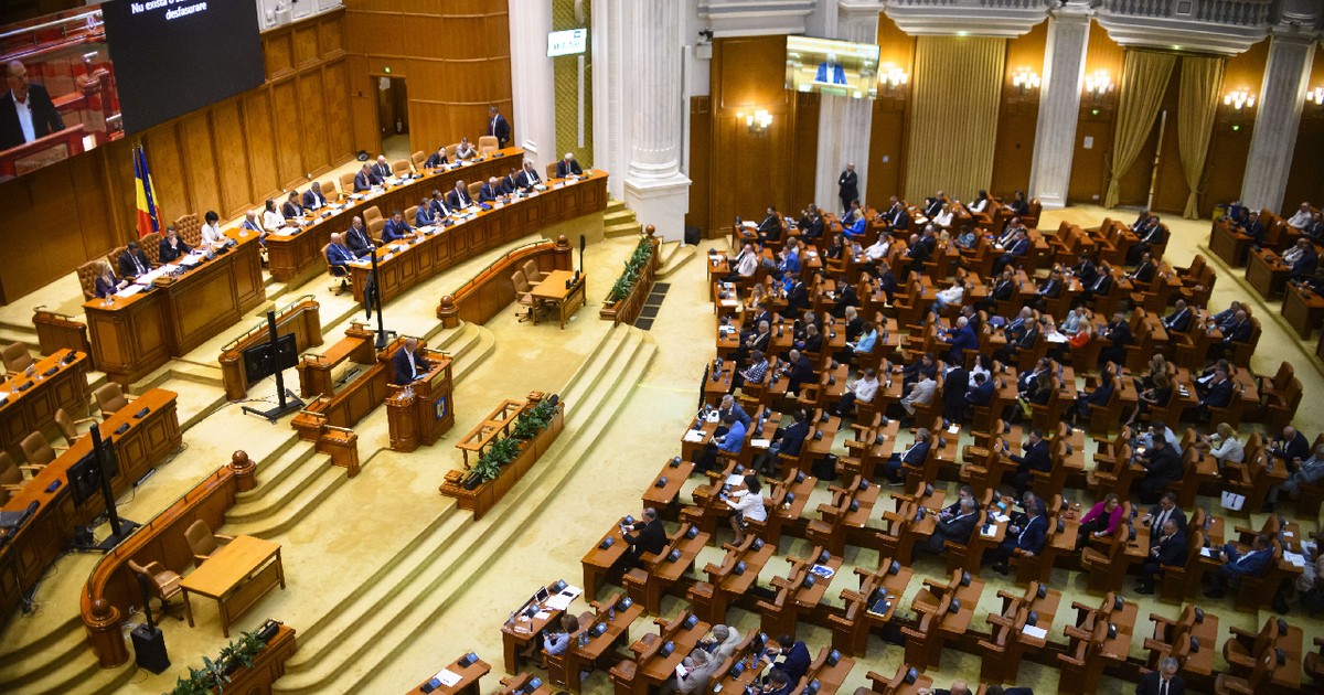 Sedinta comuna a Senatului si Camerei Deputatilor pentru dezbaterea si votul celor patru motiuni de cenzura depuse de AUR, S.O.S Romania si POT la adresa Guvernului Ilie Bolojan - 7 septembrie 2025