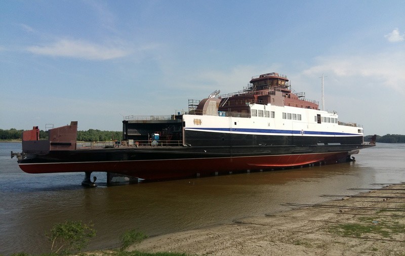 Primul feribot electric construit în România a fost lansat la apă. A fost realizat în șantierul din Brăila, însă va naviga în Norvegia