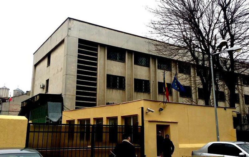 Doi minori au evadat aseară din Arestul Central al Poliției Capitalei. Unul s-a predat, iar celălalt a fost prins de polițiști