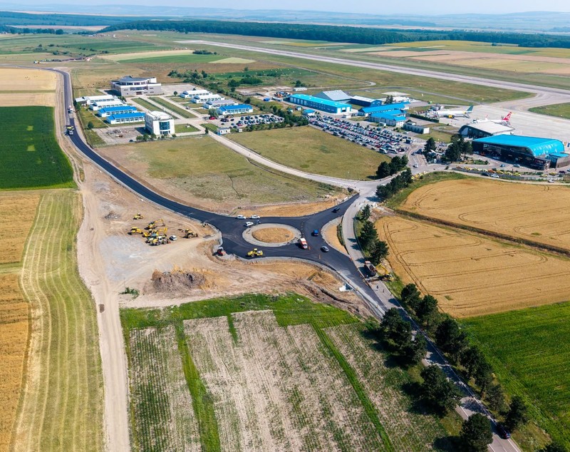 Rută nouă și mai rapidă spre Aeroportul Suceava: Drumul de 24 de milioane de lei va fi gata până la sfârșitul anului