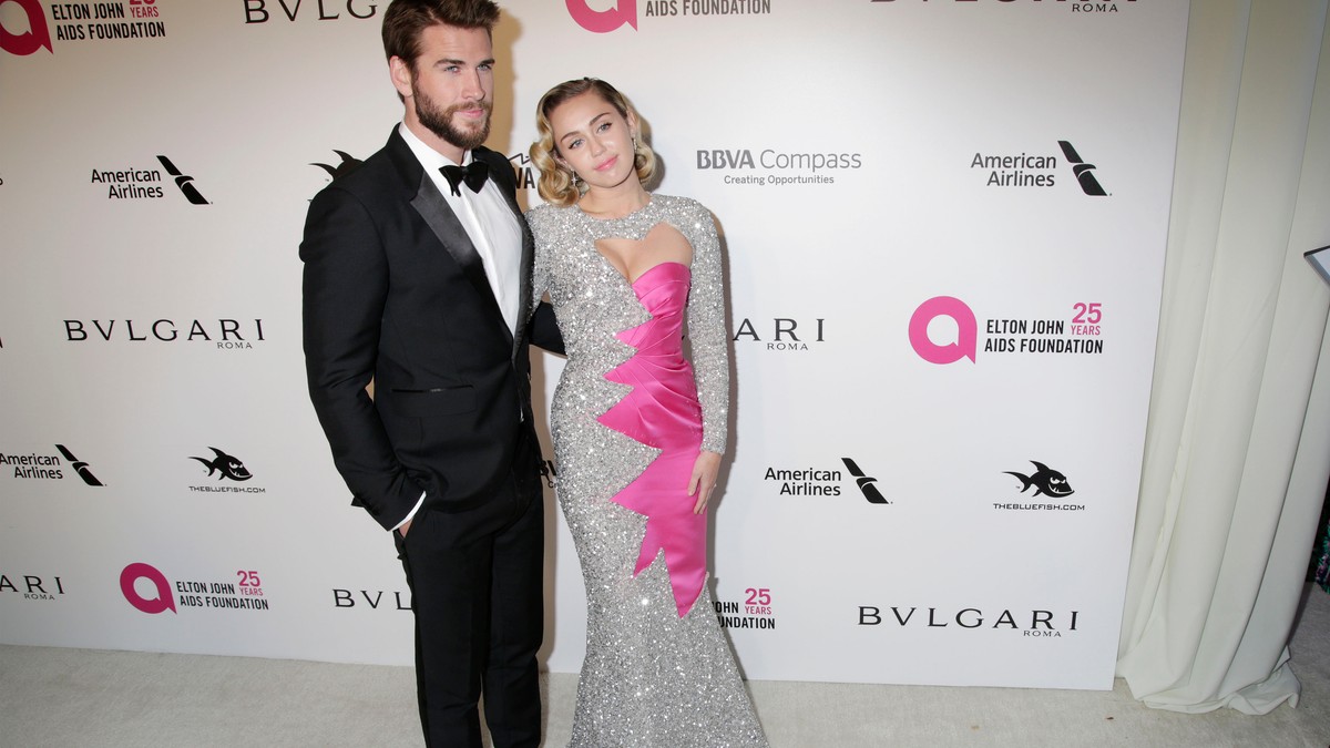 Liam Hemsworth a cerut divorțul de Miley Cyrus