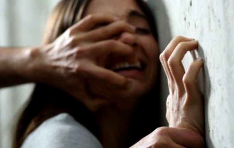 Adolescente violate și incendiate în estul Indiei. Poliția caută făptașii