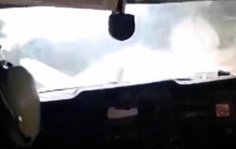 VIDEO | Un pilot a supraviețuit după ce s-a prăbușit cu avionul în Amazon. El a murit apoi când încerca să se urce într-un elicopter salvator